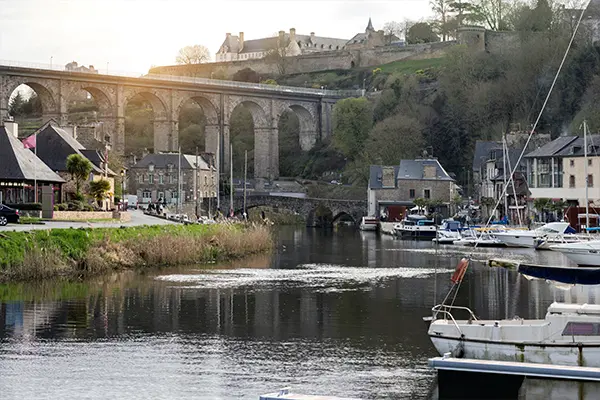 L'attractivité de la ville de Dinan a convaincu Capeos d'y implanter une agence d'expertise comptable.